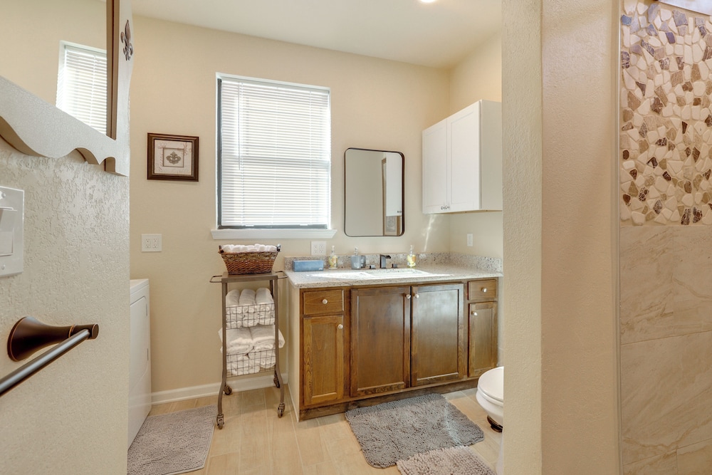 Hill Country Casita Near Guadalupe River!