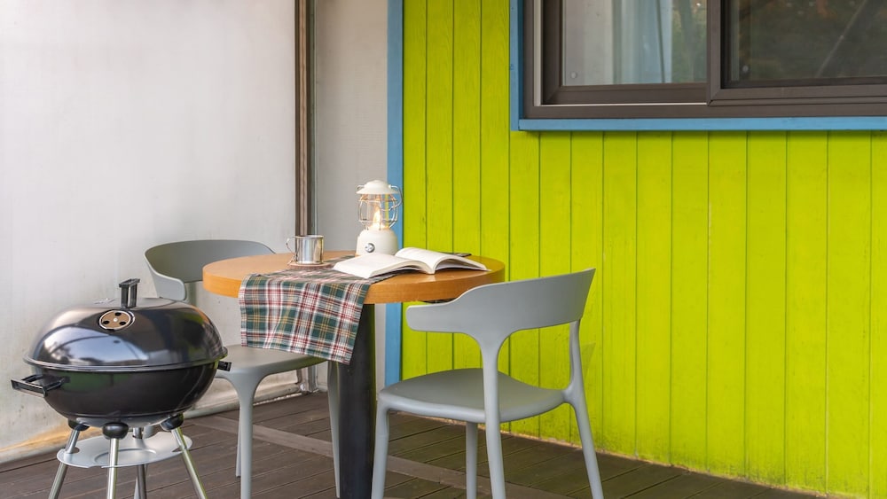 Gapeyong Fourseason Pet Glamping Caravan