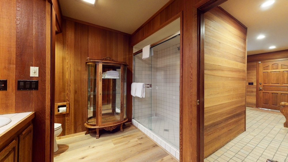 Tennis Village 14 Pet-Friendly, Spacious, Comfortable, Great Complex Amenities by RedAwning view 3