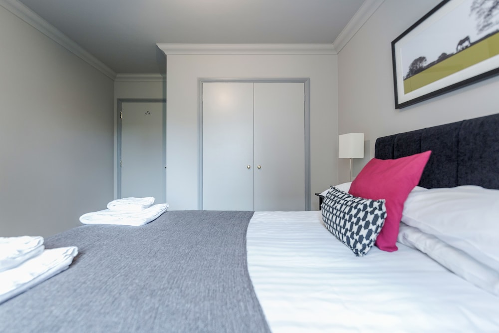Hoxton 2 Bed Apartment by BaseToGo