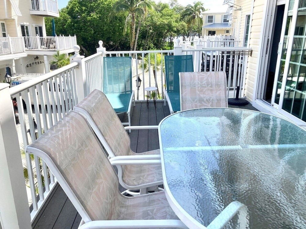 Bermuda Bay Club 1427 3 Bedroom Townhouse by RedAwning view 5