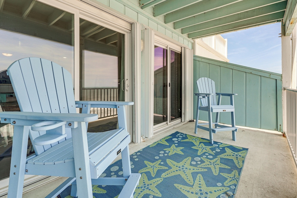 Sandy Oceanfront 2nd FL 1BR W/pool at The Riggings