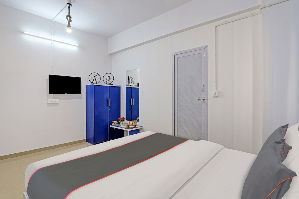 Hotel Solitaire Luxurious AC Rooms Surat