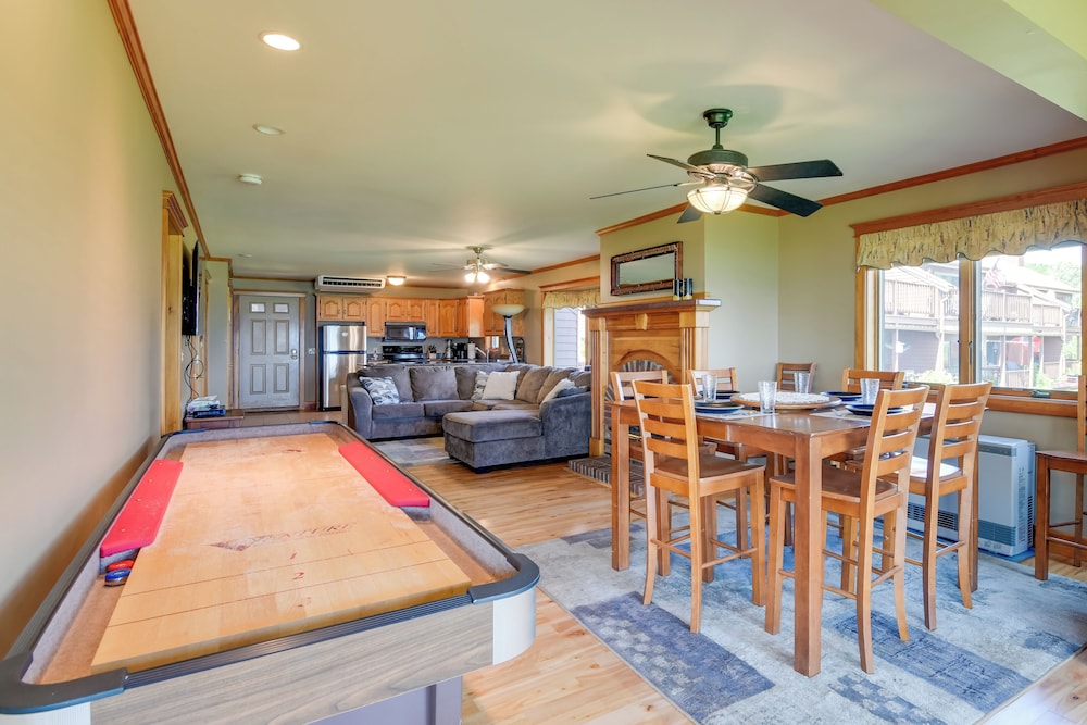 Pool Access: Waterfront Lake Memphremagog Condo!