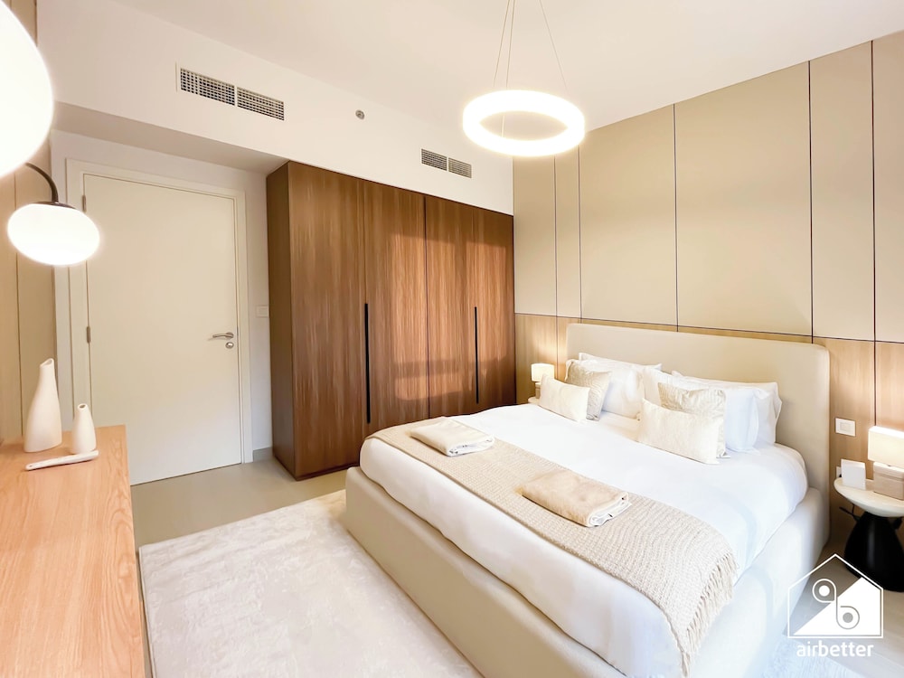 Luxury & Comfort 1B at Al Jadeel 2 Jumeirah Living