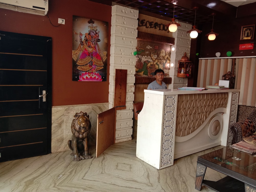 Lobby & Reception