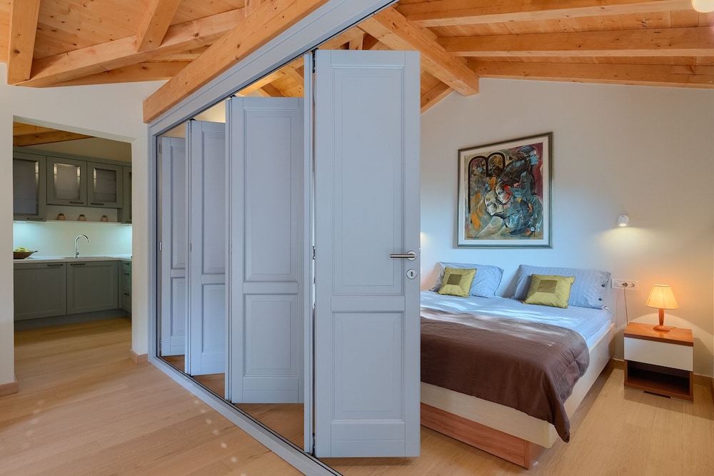 Holiday House in Pula 30 m From the sea view 5