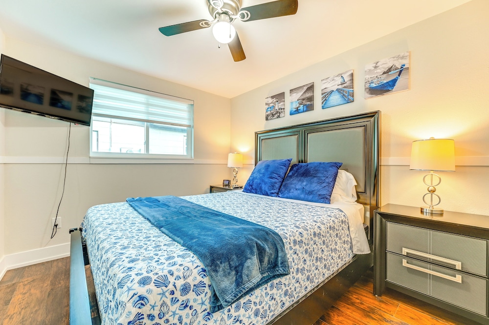 Holiday Oasis w/ Heated Pool: Near Gulf Beaches!