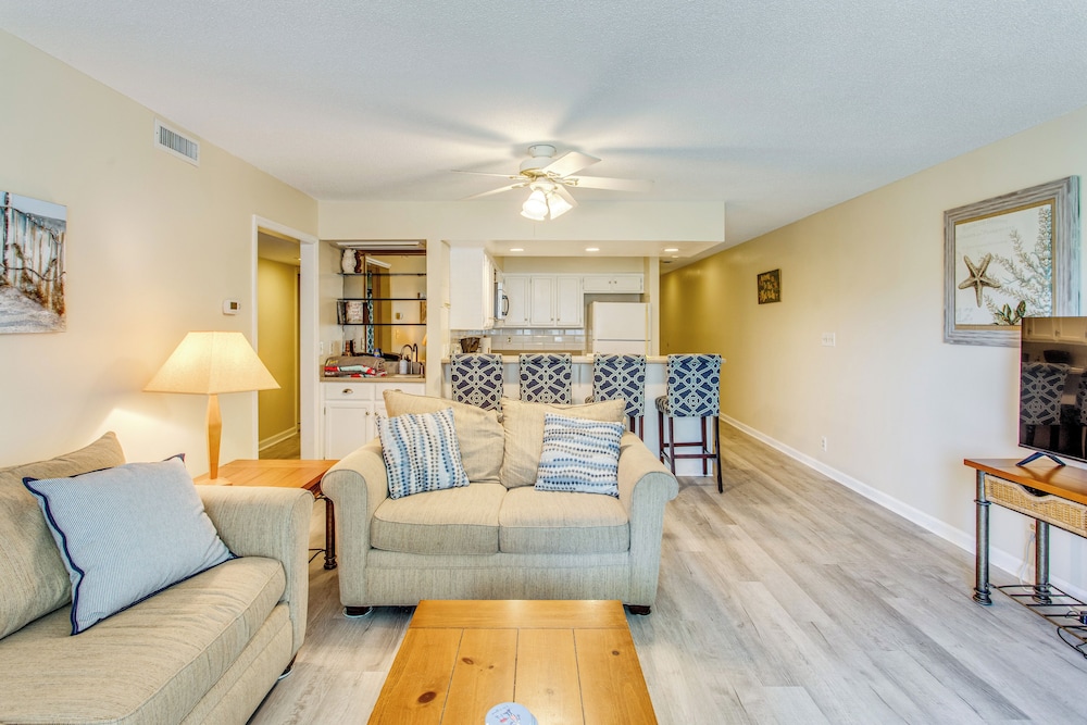 Direct Beach Access! Walkable Condo on Ocean Blvd