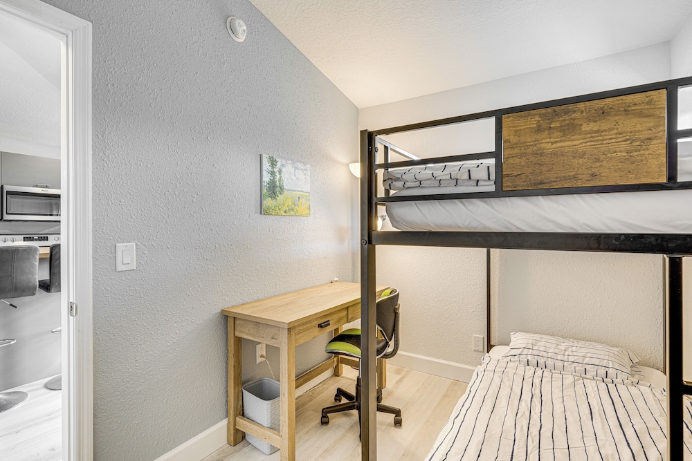 Pasture & Pond Views: Lovely Lutz Apartment