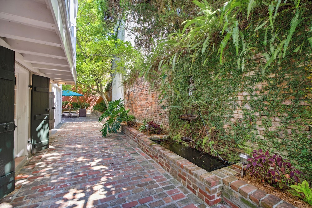 French Quarter Lanaux Mansion B & B
