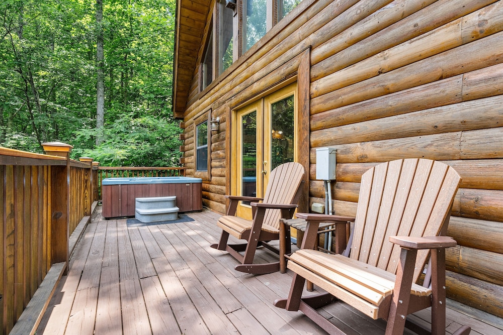 Caught Ya Peek'n 1 Bedroom Cabin by RedAwning
