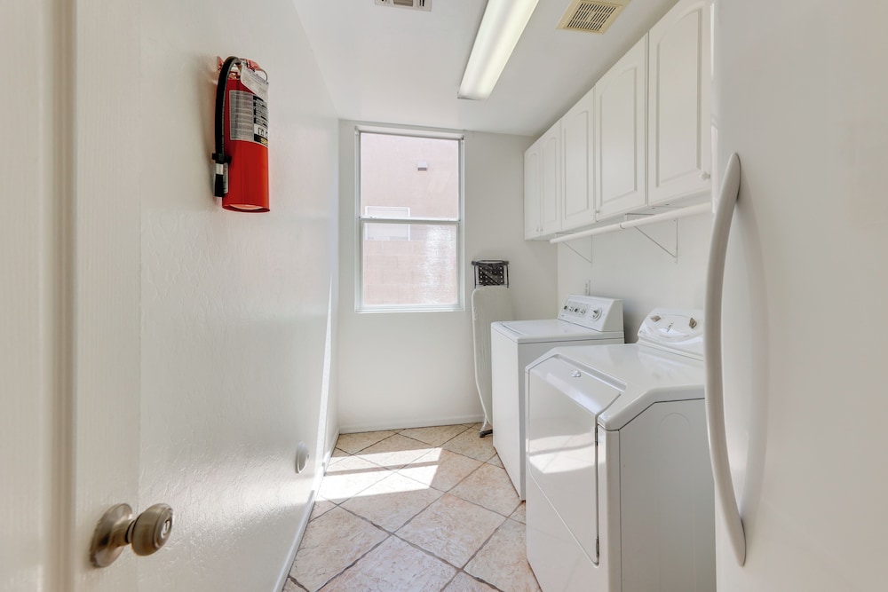 3 Mi to Santan Village: Home w/ Covered Patio