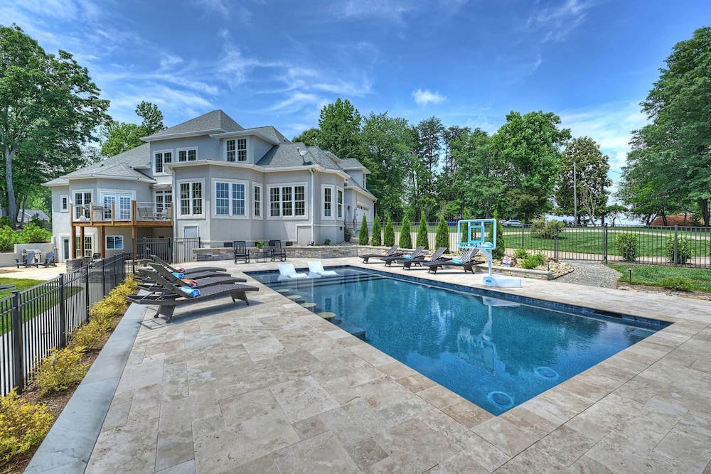 Bright Water Cove by Avantstay Saltwater Pool