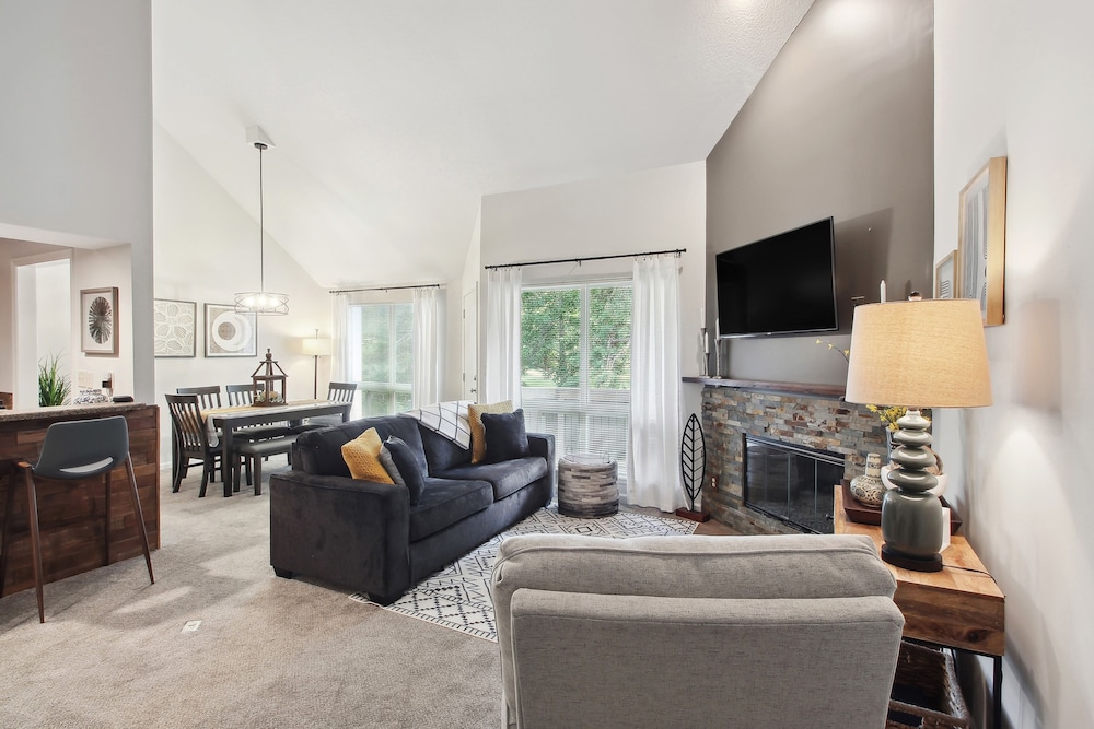Overland Park Condo, Close to Lakes Parks! - Property Image 12