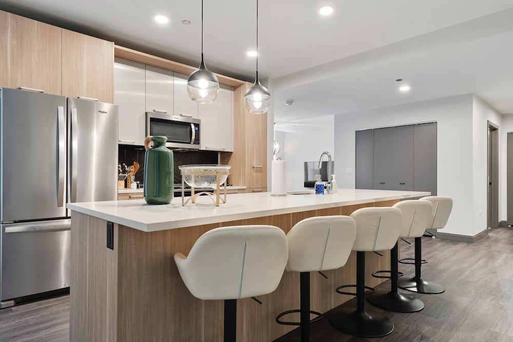 Group Stay 3 Modern 2BR Units Great Amenities