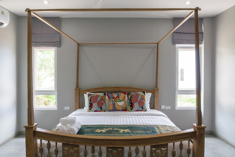 4BR Villa Ideal for Groups Families V262