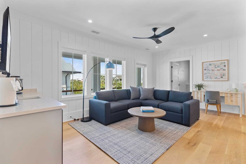 712 Ocean Blvd by Avantstay New Construction w/ Pool, Game Zone, Private Beach Access, and Oceanfront Views