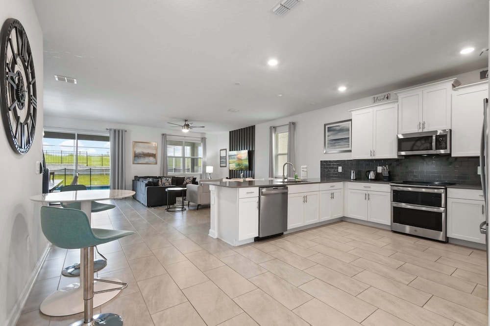 Luxury 10-bedroom Villa in Champions Gate Resort