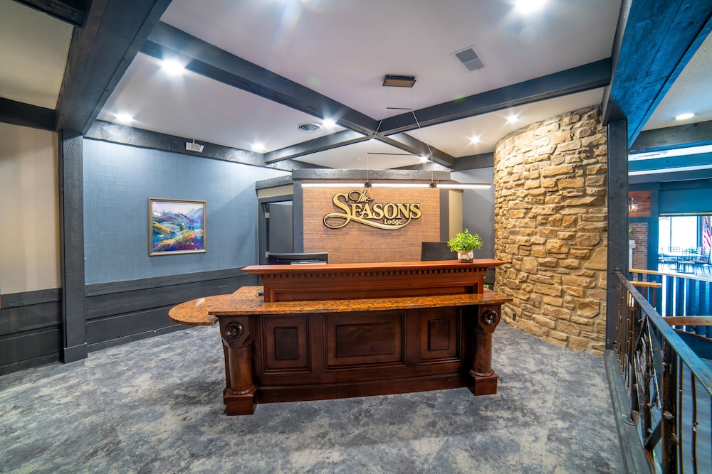 Bloomington Vacations - The Seasons Lodge - Property Image 3