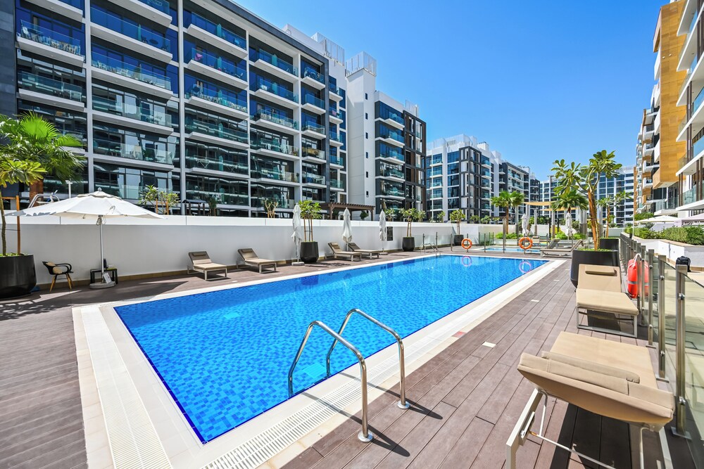 Azizi Riviera 25