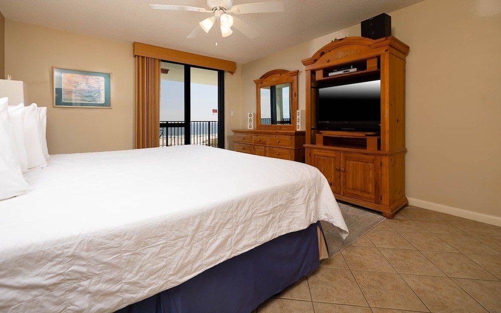 Phoenix Vi 6513 3 Bedroom Condo