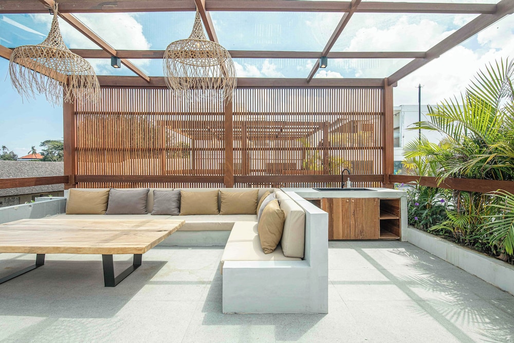 Modern 4 BR Villa Heart of Canggu 8mins to Beach