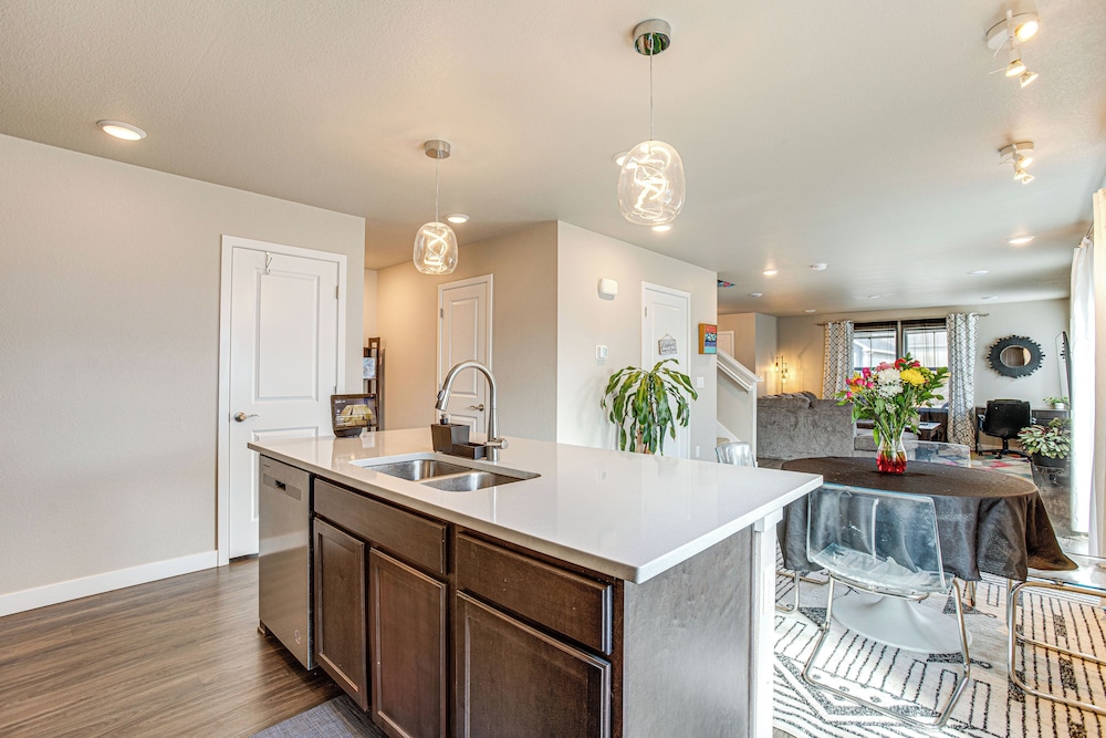 Beautiful Home w/ Bonus Room & Prime Location!
