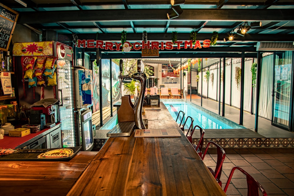 7Fridays Westlake Hostel