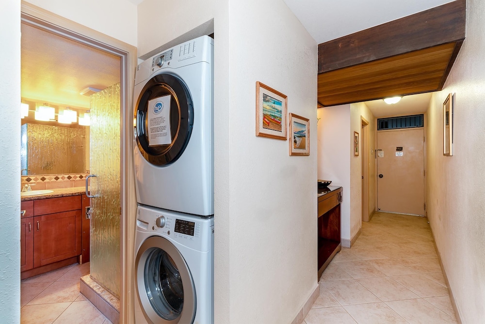 Kamaole Sands 2-204 - Dramatic Ocean and Courtyard Views, 1bd / 2ba, AC, Wi-fi