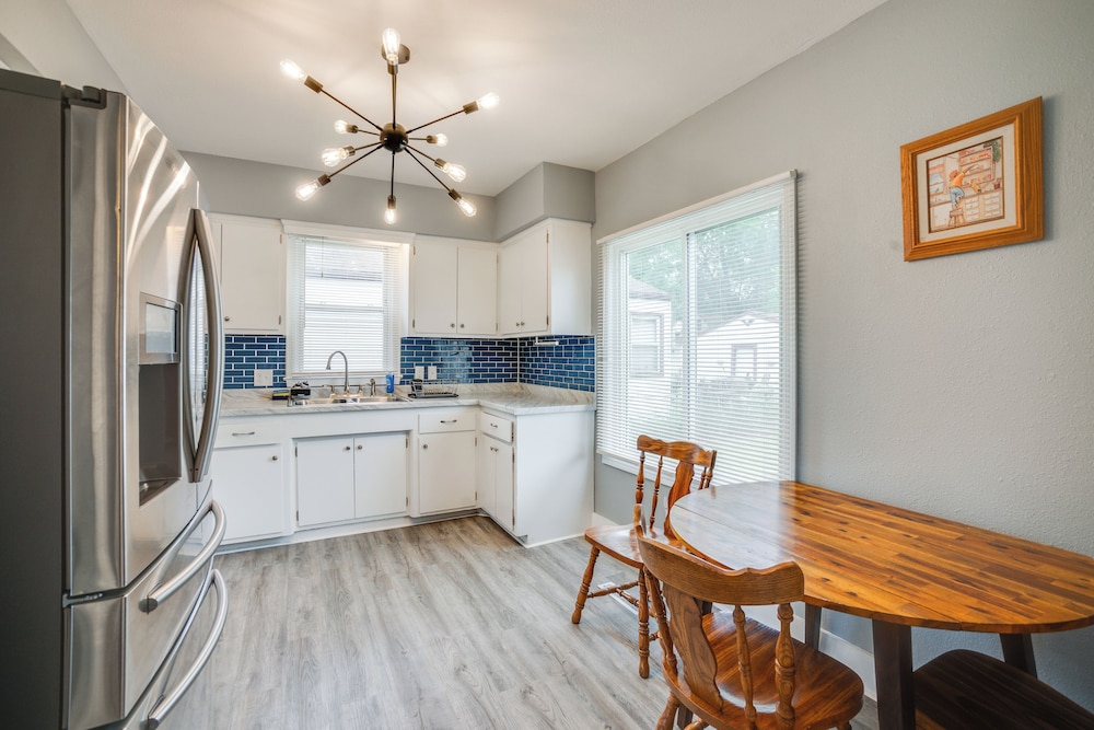 7 Mi to Historic Third Ward: Home in Lincoln Park!