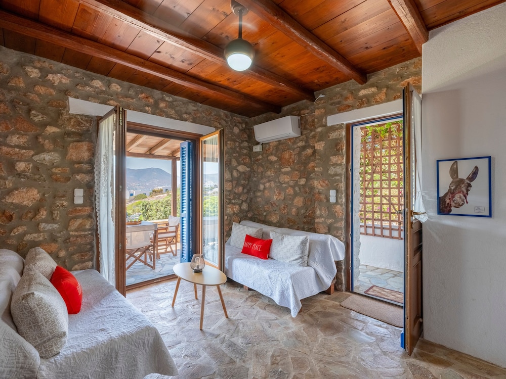 Elena's Traditional DreamHouse