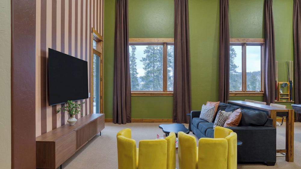 Skate Bowl, Hot Tub & Game Room Breckenridge Adventure Chalet by Avantstay