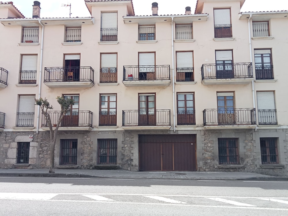 Coquetty Housing In Santander Bay