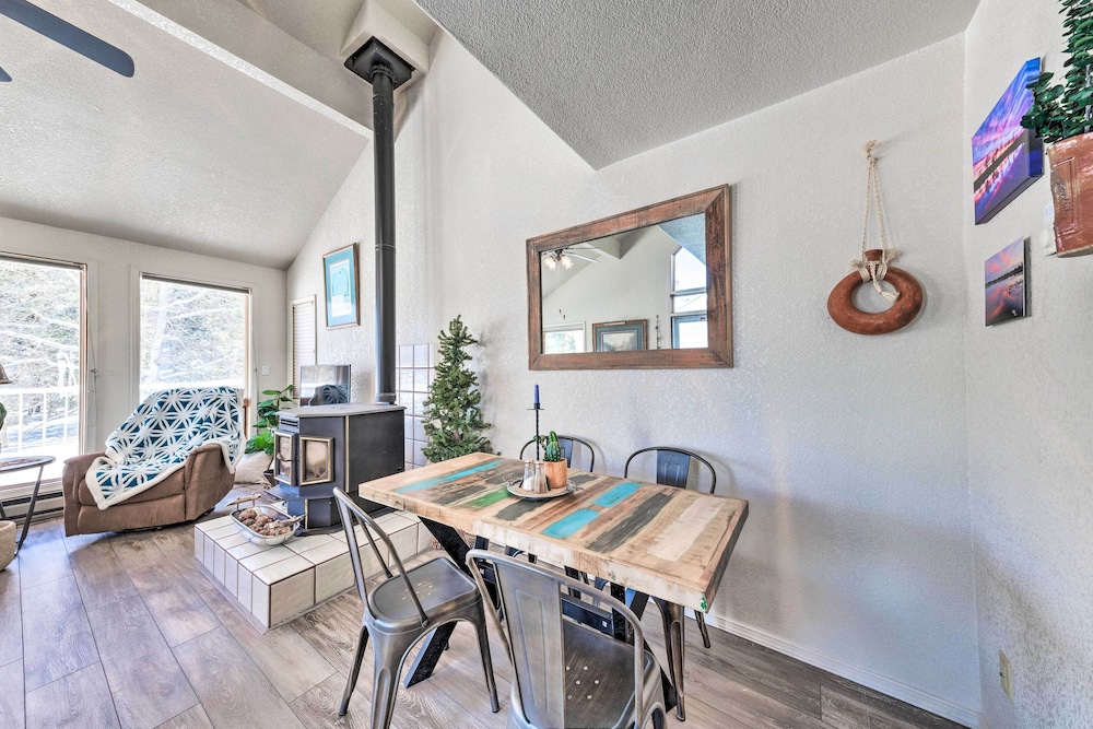Bright Cloudcroft Condo w/ Game Room + Deck! view 4
