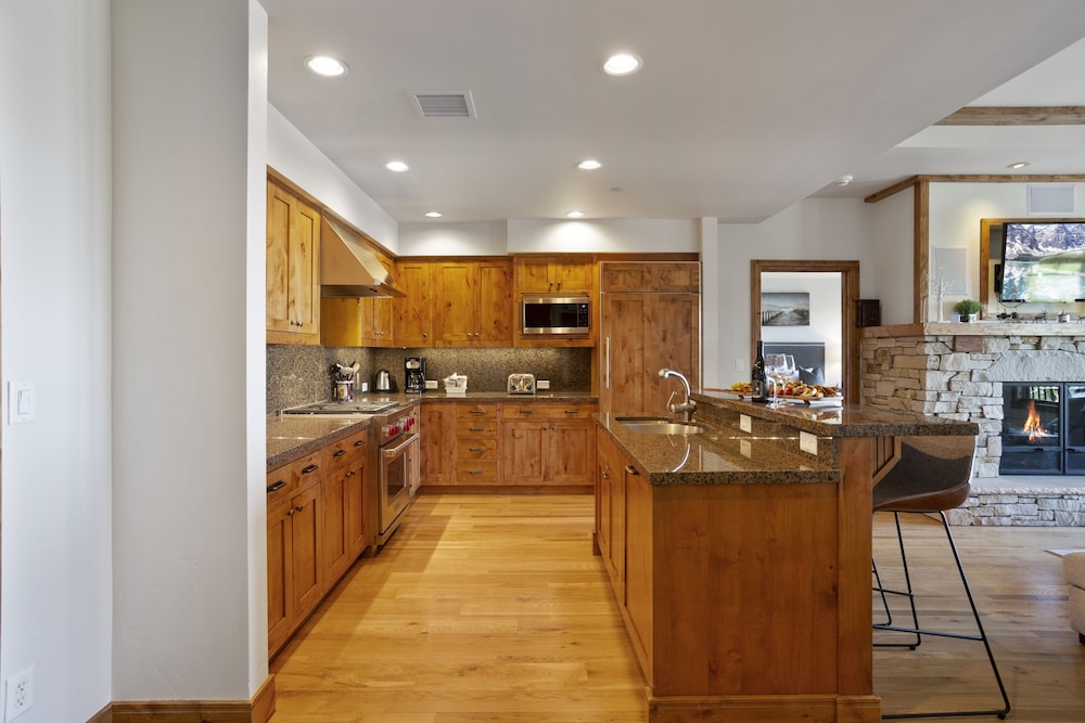 Shooting Star Lodge at Deer Valley Resort - Two Bedroom Residence #103 2 Condo