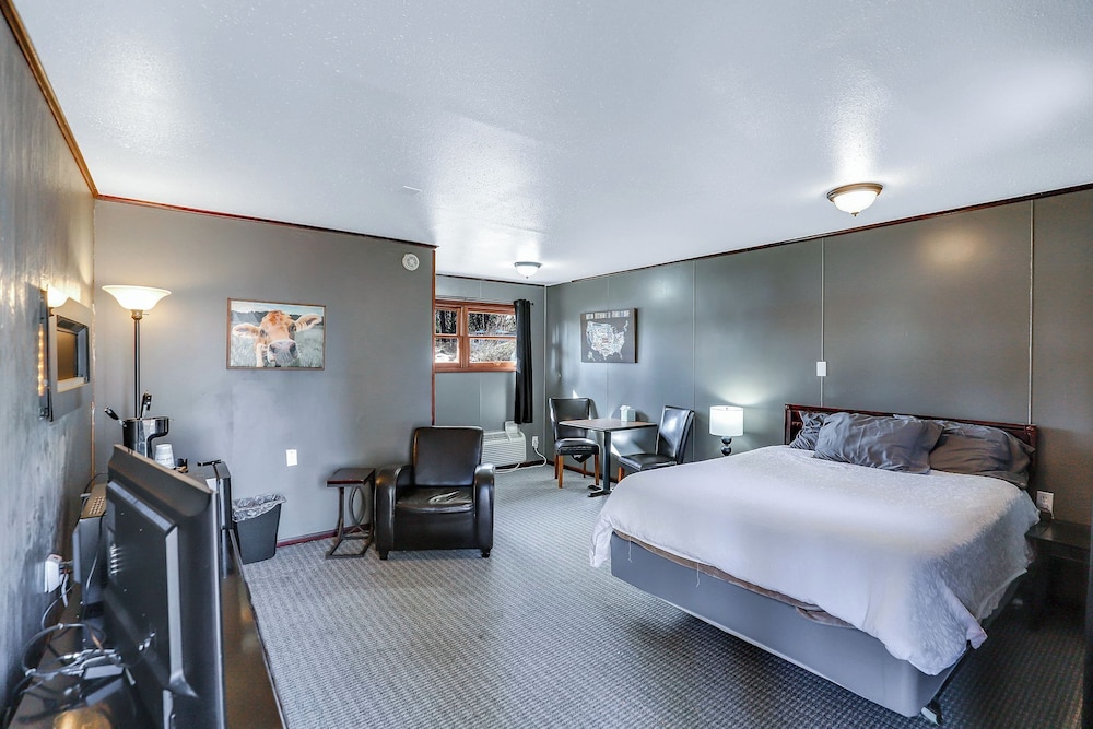 Cedar Village Motel view 5