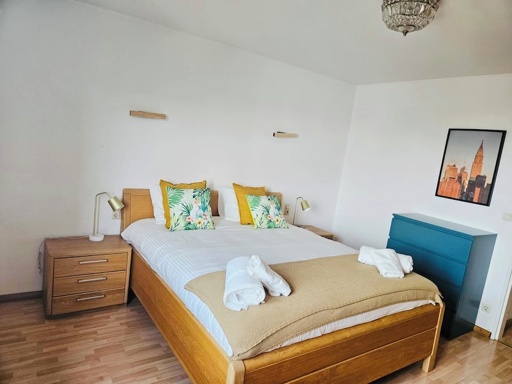 Large 3bedrooms in belair TerraceParking view 2