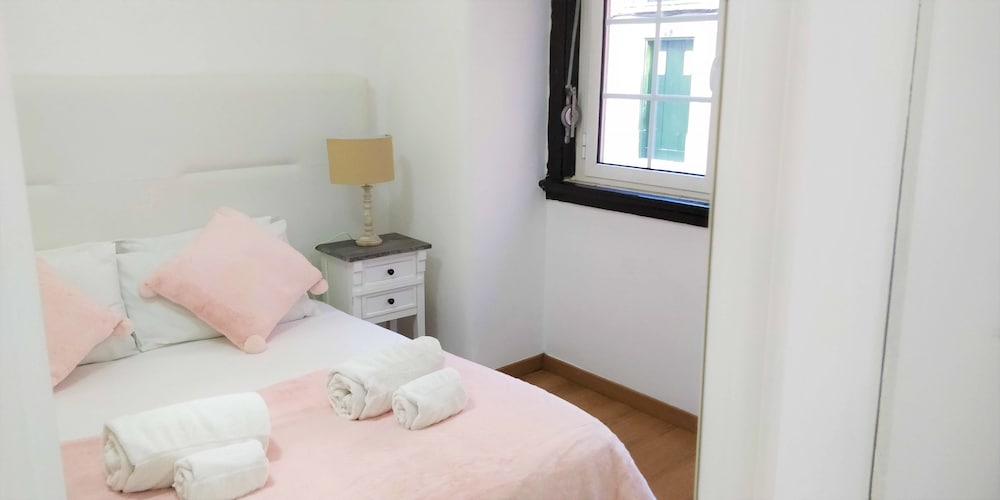 Lisbon Terrace Suites Apartment for Large Groups with Amazing Terrace