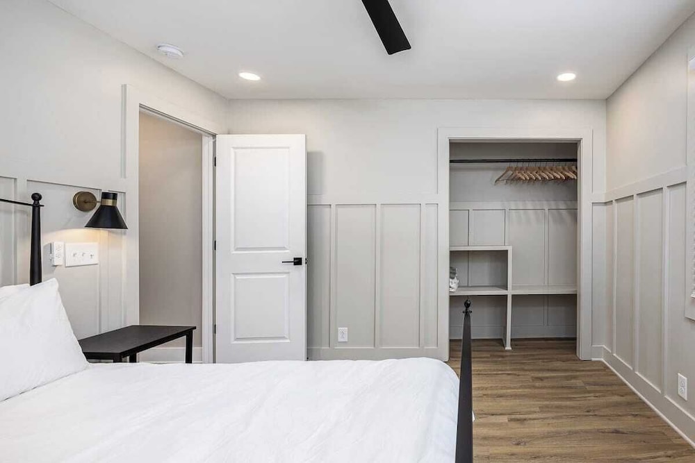 24-guest Retreat The Nomad: Studio x2, 1BR x4
