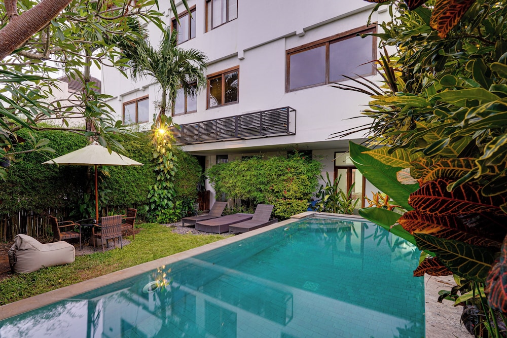 Stylish Canggu Apartment near Berawa Beach