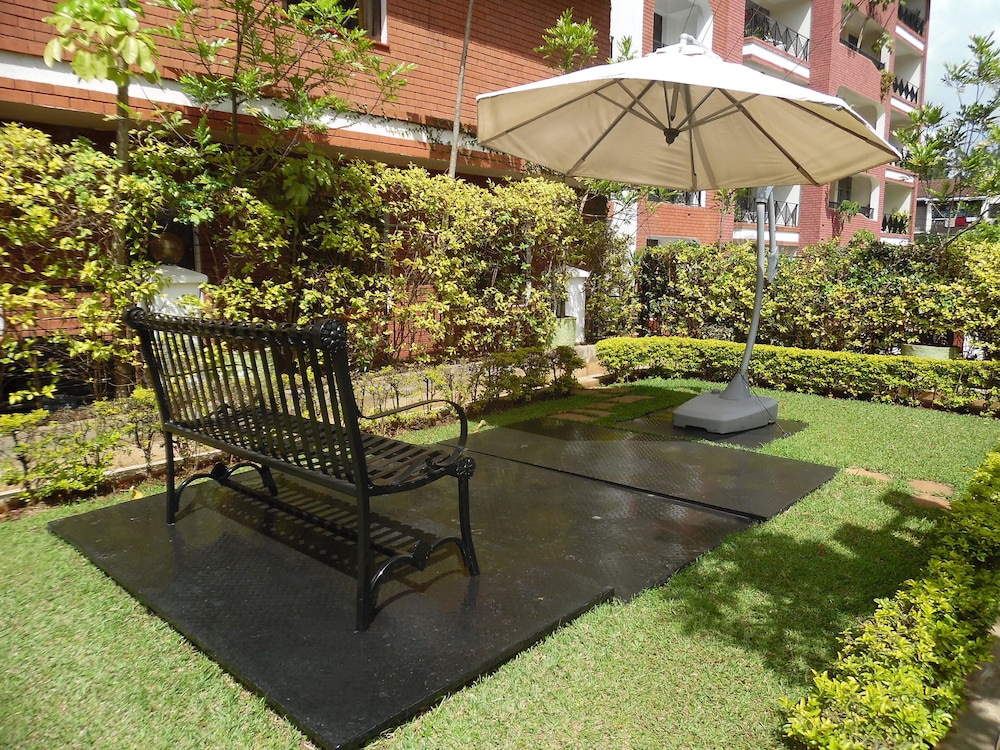 Samra Court