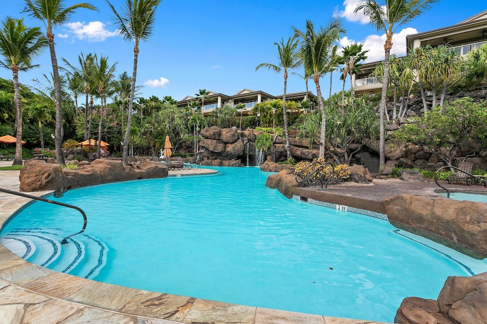 Luxurious Ho'olei 12-2, Lush View, Close to Pool, Sleeps 8 in Beds, Central AC!