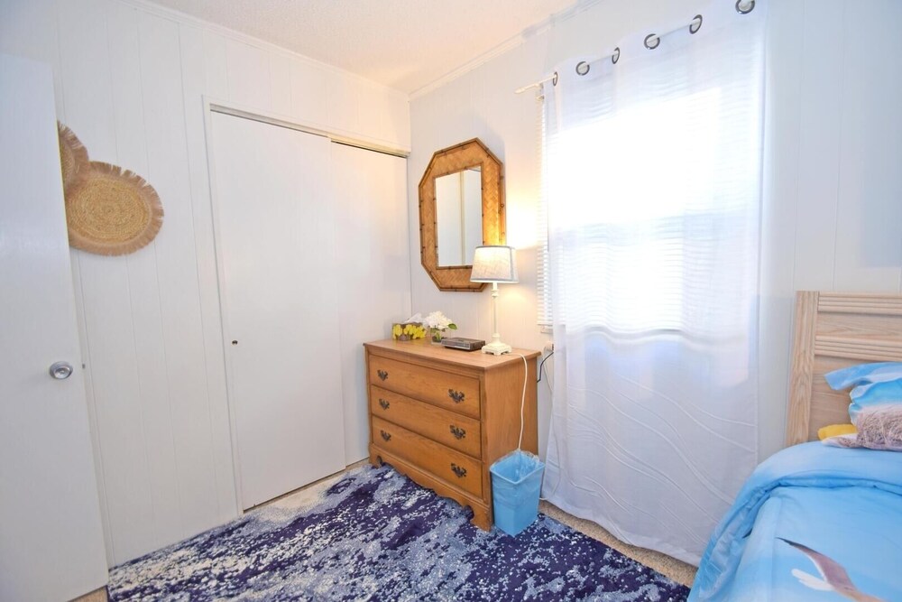 Ocean Manor 1n 3 Bedroom Condo by RedAwning view 2