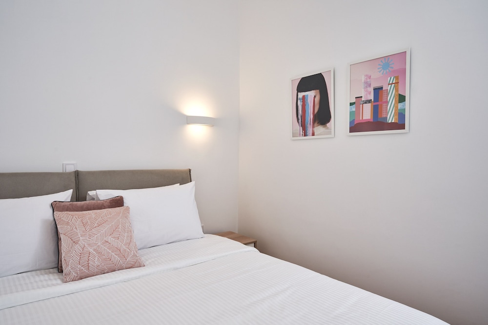 Elite Living 2bd Apt next to Hilton-Ilisia Park