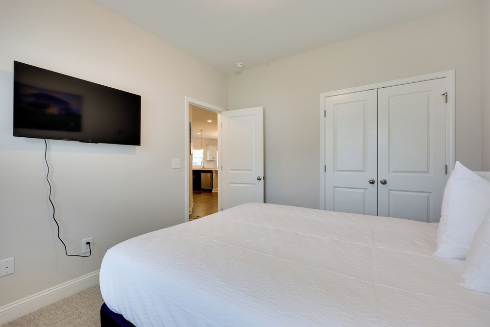 3 Mi to Golf & Waterway: Ocean Isle Beach Retreat!