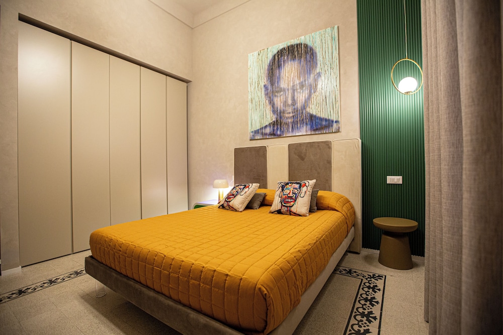 Reverse Art Hotel