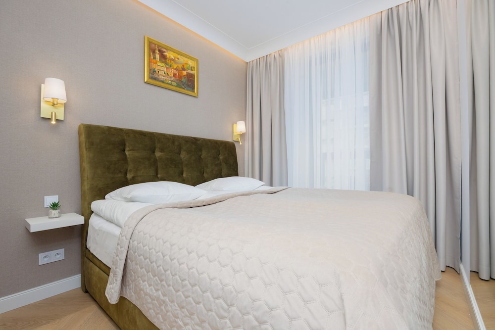 Grzybowska Elegant Apartment by Renters