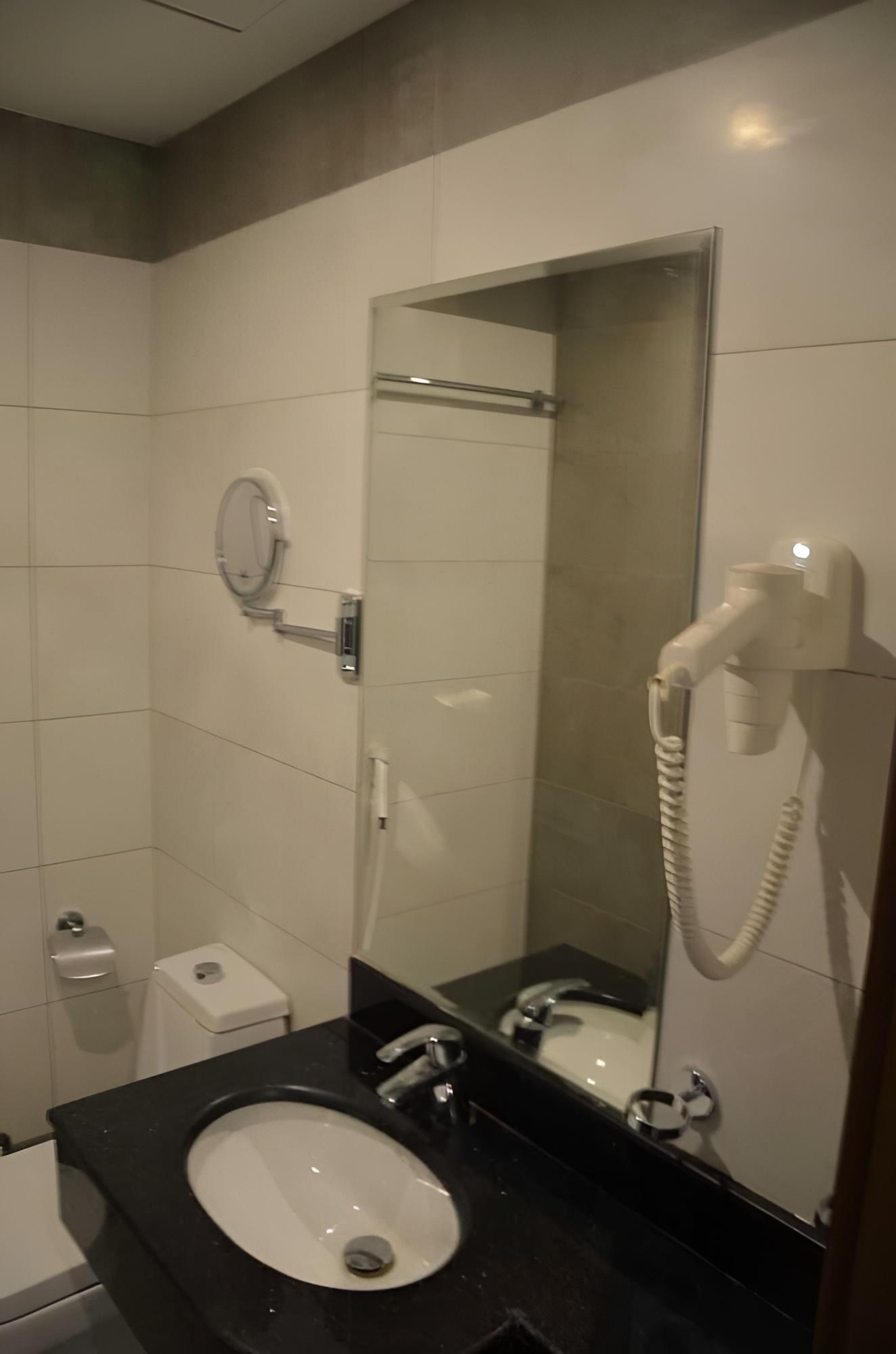 Rawabi Emirates Hotel view 3