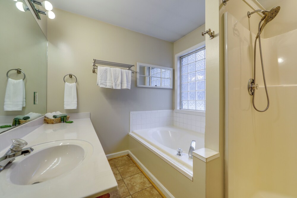Play & Unwind! Home w/ Hot Tub in Maggie Valley